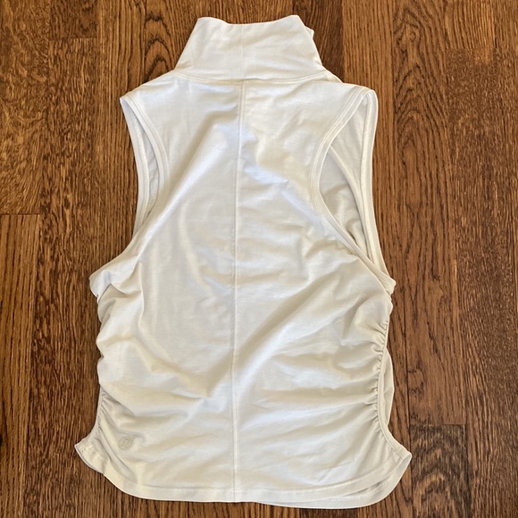 Lululemon Athletica Women's Mock  Turtleneck Sleeveless top.beige color. - Picture 6 of 6